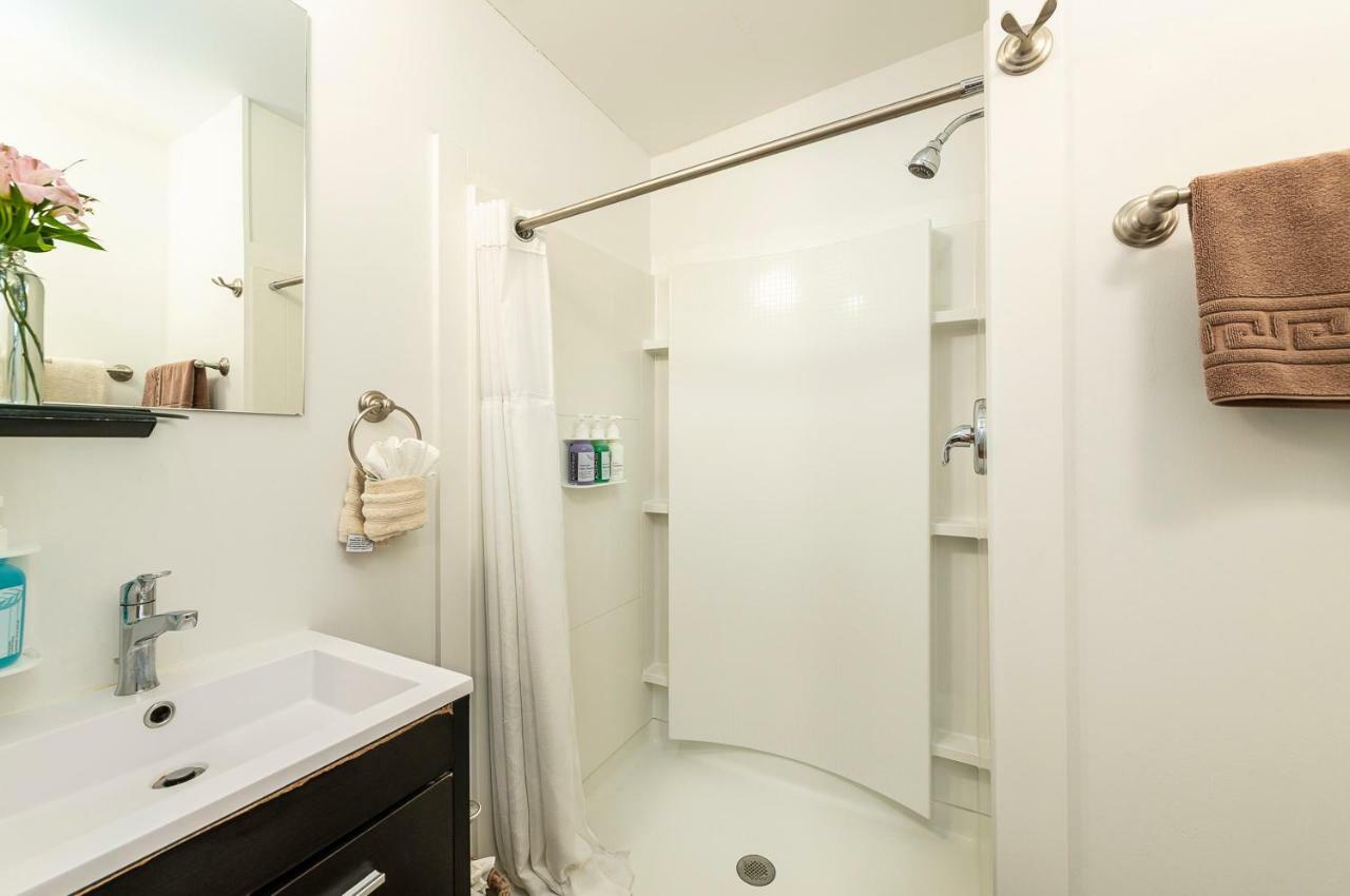 One Bedroom Queen Villa with Private Porch